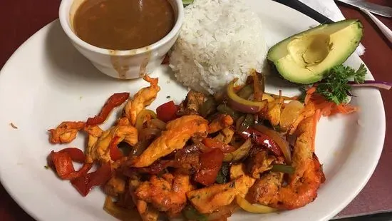 Pollo Encebollado 
