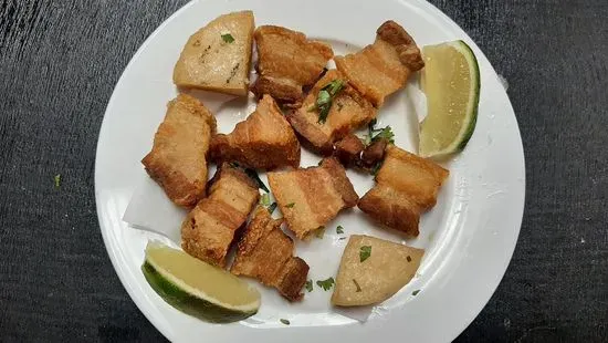 Chicharron Con Arepita