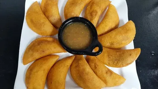 Empanadas (Pollo, Carne y Queso)