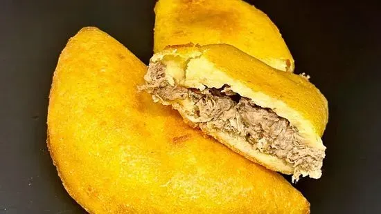 Empanada de carne mechada