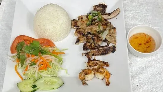 21a. Steamed rice w/grilled Shrimp and Charbroiled BBQ meat