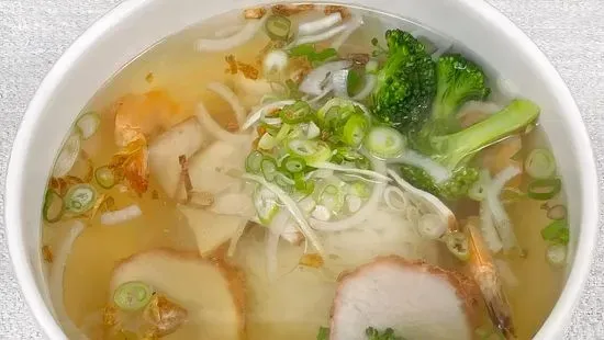 9. Shrimp And Pork Noodle Soup / Phở Tôm Thịt