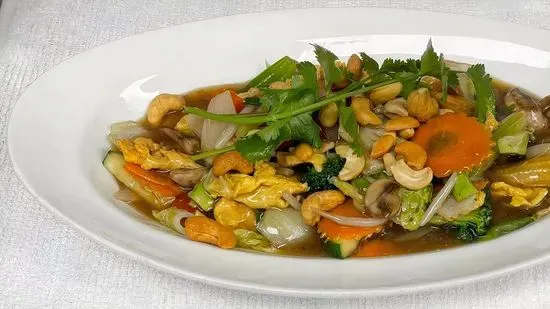 29b. Stir fry Chick or Pork w/ mix veggies & cashew nut