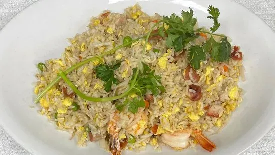 44. Combo Fried Rice w/roasted pork,shrimp, sausages