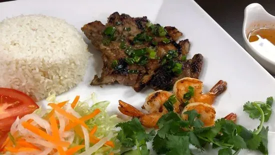 21b. Steamed rice w/charbroiled Shrimp& Beef