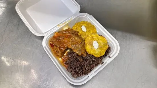 Ribs Beef in tomatoes sauce/ Costilla de res en salsa