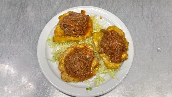 Tostones Rellenos/ Stuffed fried green w/ Ropa Vieja