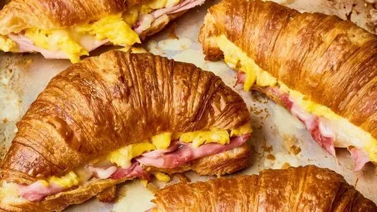 Croissant con Huevos, Jamon y Queso/Egg, Ham & Cheese Croissant