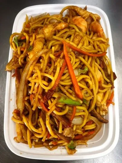 47. House Special Lo Mein