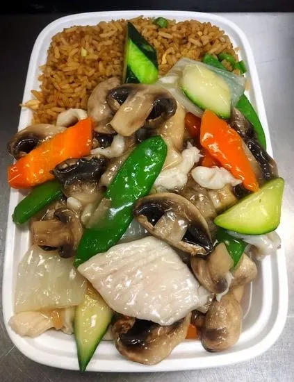 C7. Moo Goo Gai Pan