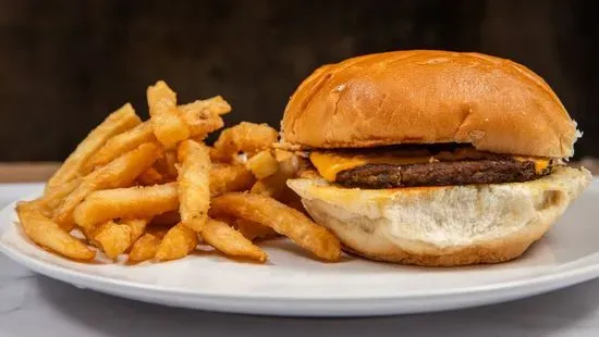 Hamburguesa Con Queso Y Papas Fritas