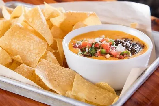 Chipotle Queso & Chips