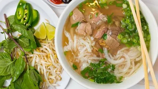 11. Phở đặc Biệt Special Noodle Soup