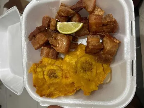 Chicharrón con Tostones (2) / Pork Rinds with Tostones (3)