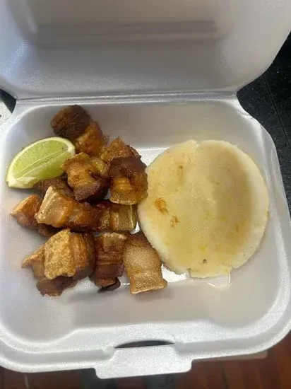 Chicharrón con Arepa de Queso o Chócolo / Pork Rinds with Corn or Cheese Arepa