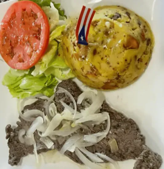 Mofongo con Bistec Encebollado / Steak with Onion