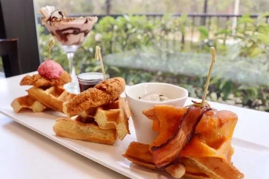 CHICKEN & WAFFLE FLIGHT