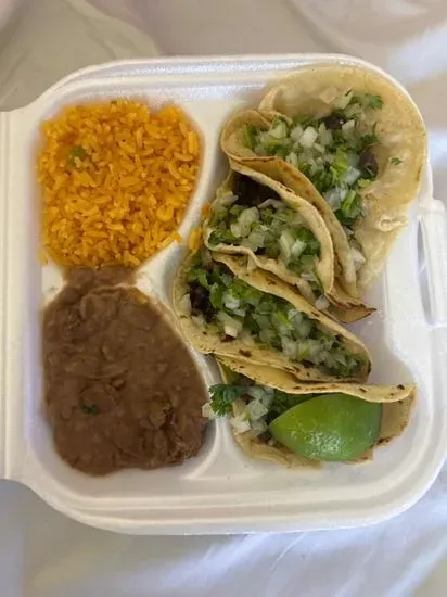 Tacos De Bistec Con Arroz Y Frijoles