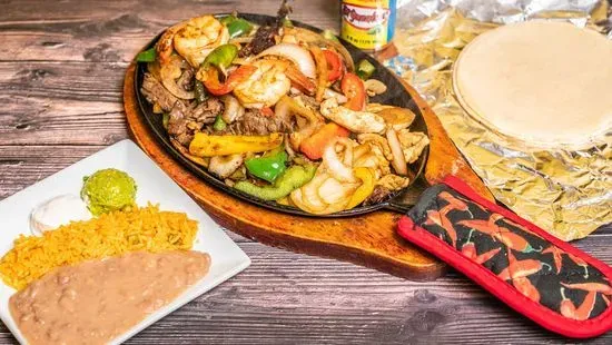 Fajitas Mixtas Asada, Pollo, Y Camaron