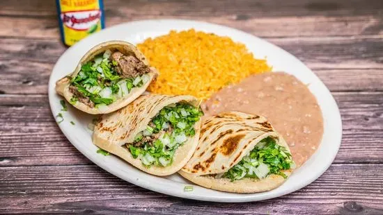 Gorditas Con Arroz Y Frijoles