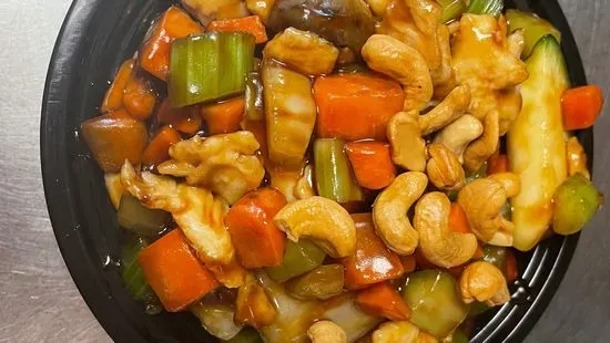 C6. Chicken with Cashew Nuts / 腰果鸡