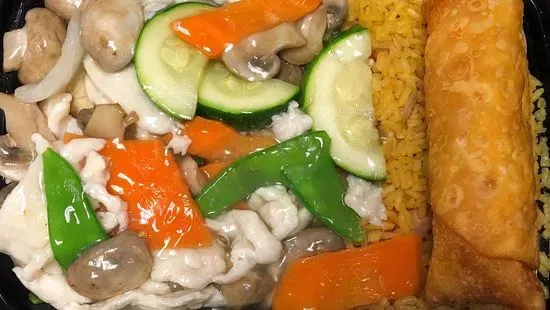 C10. Moo Goo Gai Pan (Chicken) / 蘑菇鸡片