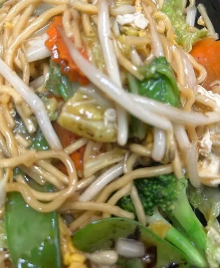 Lo Mein Noodle Dish