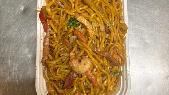 C30. House Special Lo Mein