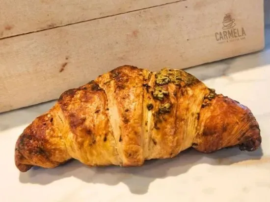 Pistachio Croissant*