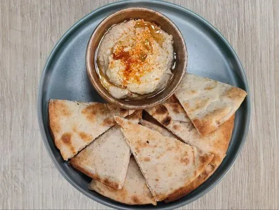 Pita & Hummus*