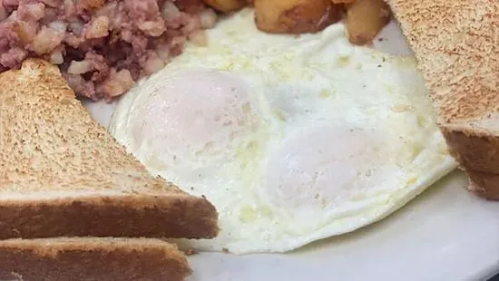 2 Eggs with Corned Beef Hash 