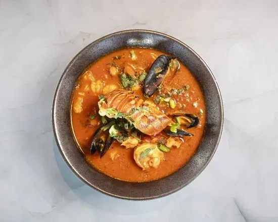 Cazuela De Mariscos en Salsa Criolla