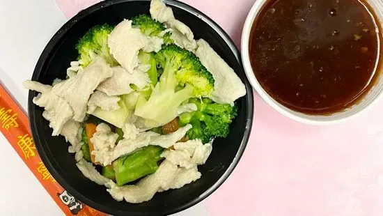 D1. Steamed Chicken with Broccoli