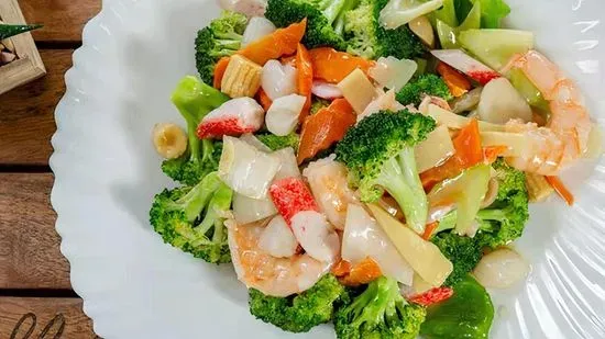 L4. Shrimp with Broccoli