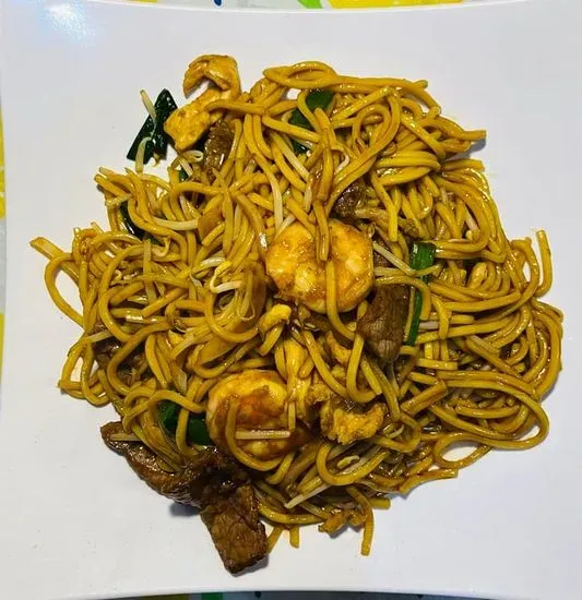 D32. House Special Lo Mein