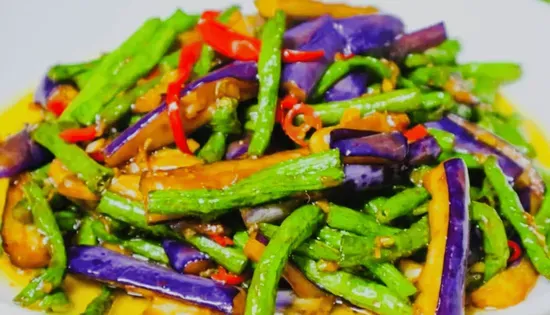 D29. Sautéed Eggplant with String Beans