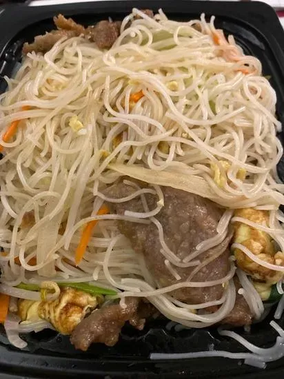 Stir-Fried Rice Noodles with Beef