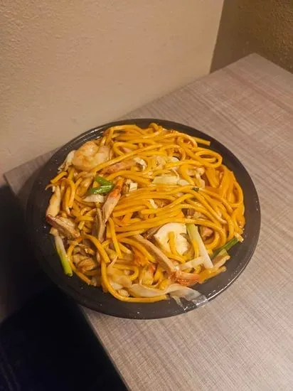 70. House Special Lo Mein