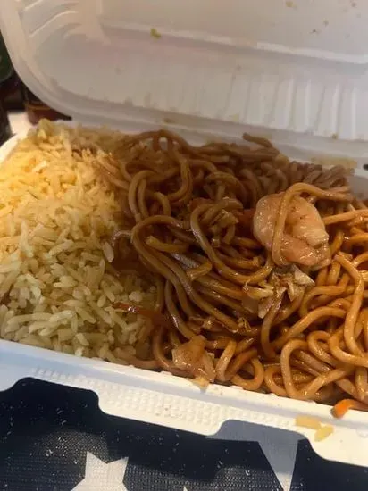 L22. Beef or Shrimp Lo Mein/牛或虾捞面