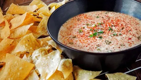 Party Pack Queso & Chips