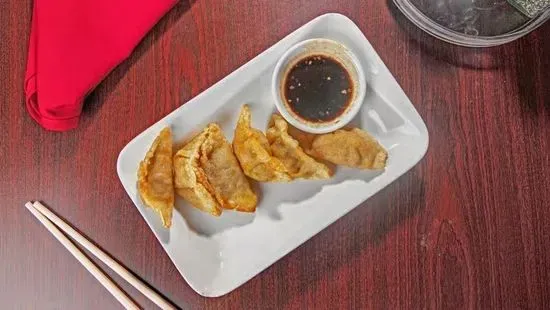 Pork Pot Stickers (6Pcs) 猪肉锅贴 (6个)