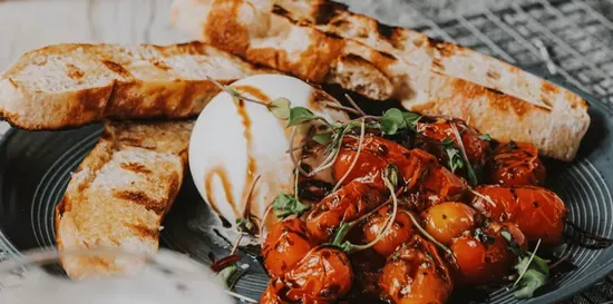 BURRATA & ROASTED TOMATOES