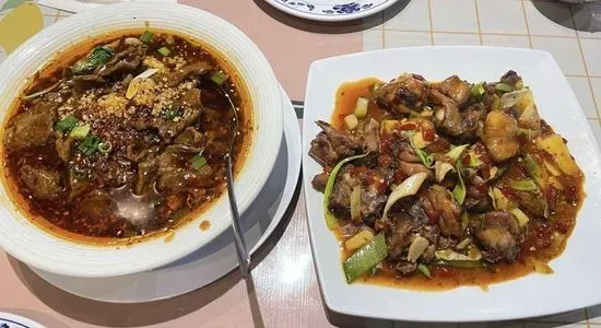 Sichuan Boiled Beef W/Chili Oil / 水煮牛肉