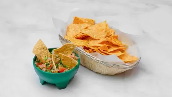 Orden de Pico de Gallo & Chips / Side Order of Pico de Gallo with Chips