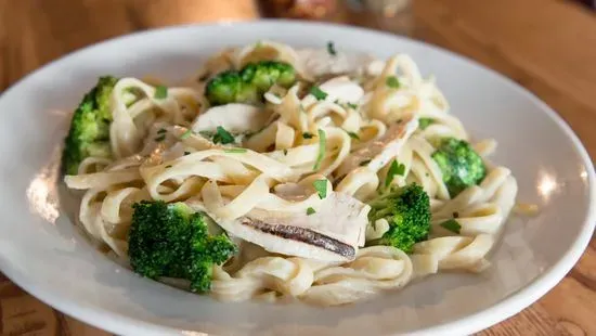 Fettuccine Alfredo with Chicken and Broccoli