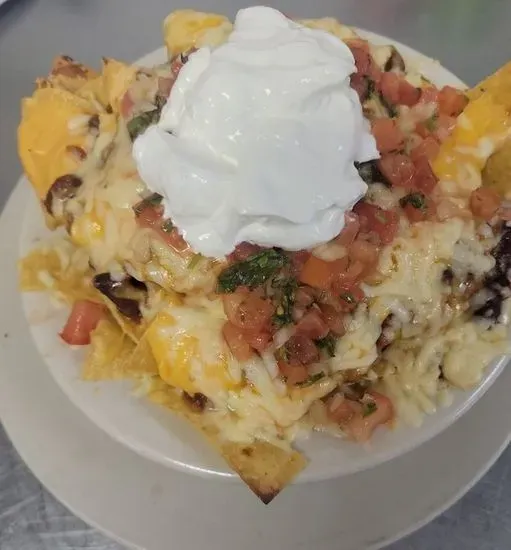 CHILI NACHOS*