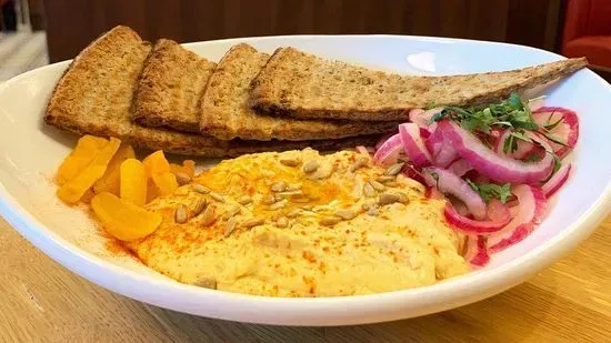 Lemony Chickpea Hummus & Califlower Pita