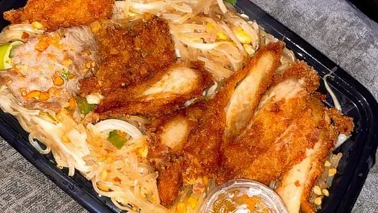 Crispy Chicken Pad Thai