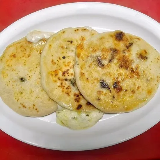 Pupusas de loroco con queso 