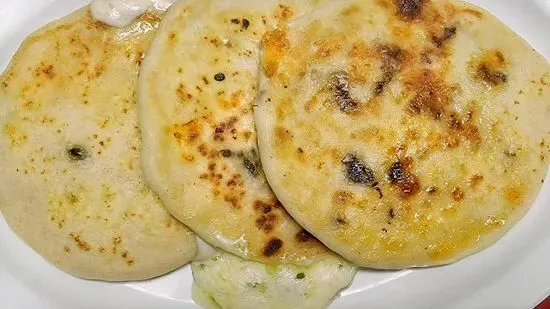 Chicharrón con queso/chicharrón with cheese